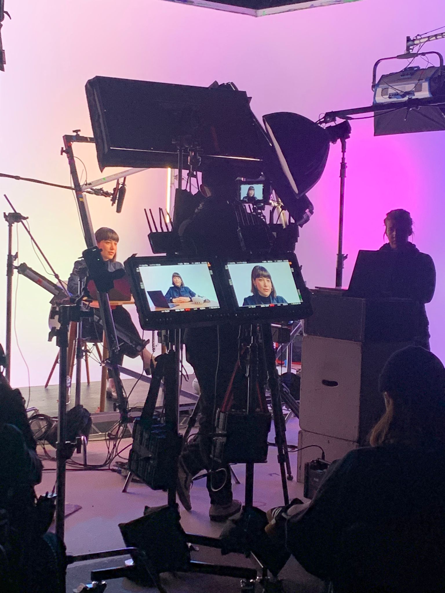 Facebook Meta teleprompter operator operating a teleprompter