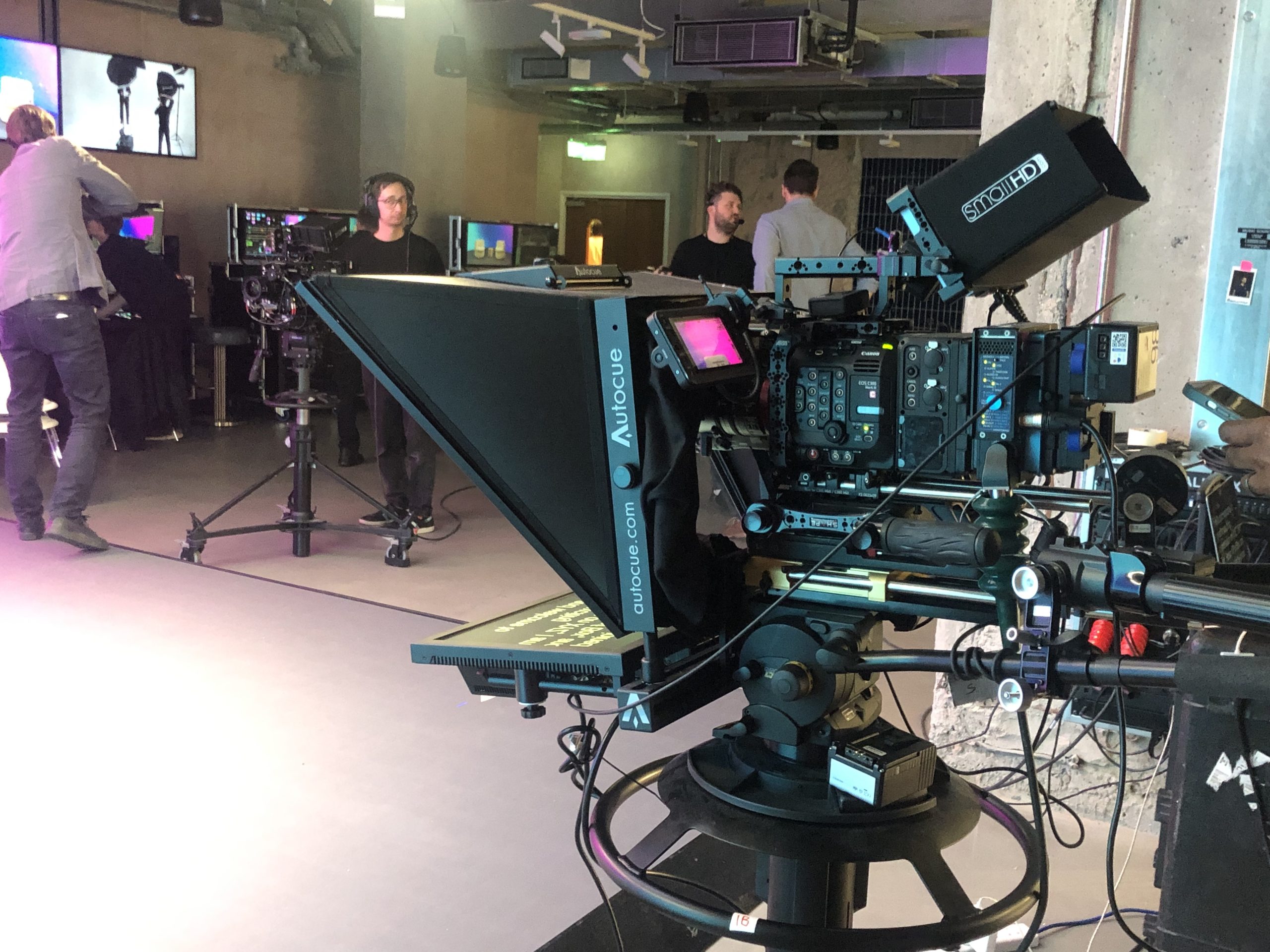autocue mounted to video camera teleprompter operator tiktok teleprompter